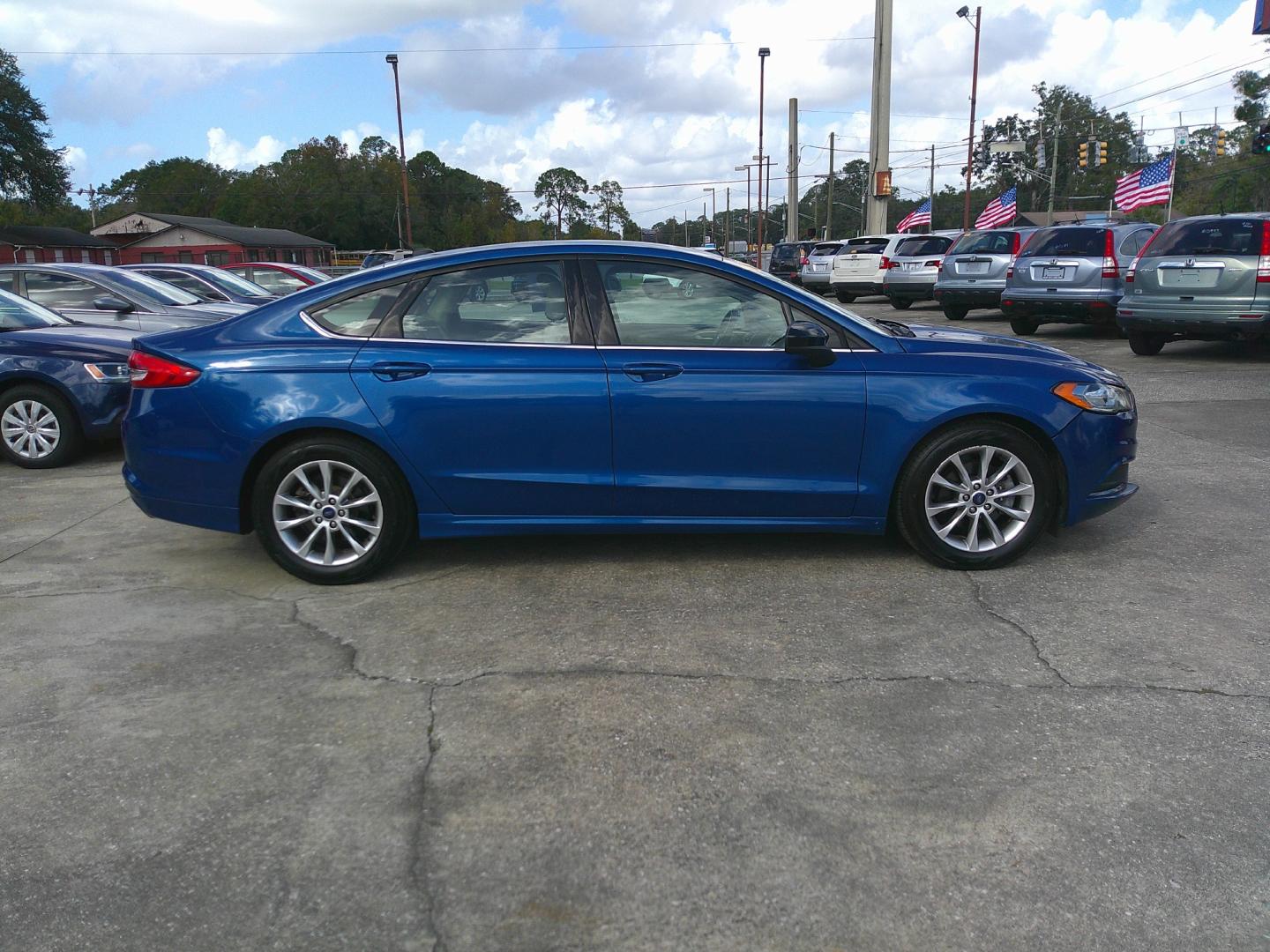 2017 BLUE FORD FUSION SE (3FA6P0HD6HR) , located at 1200 Cassat Avenue, Jacksonville, FL, 32205, (904) 695-1885, 30.302404, -81.731033 - Photo#4